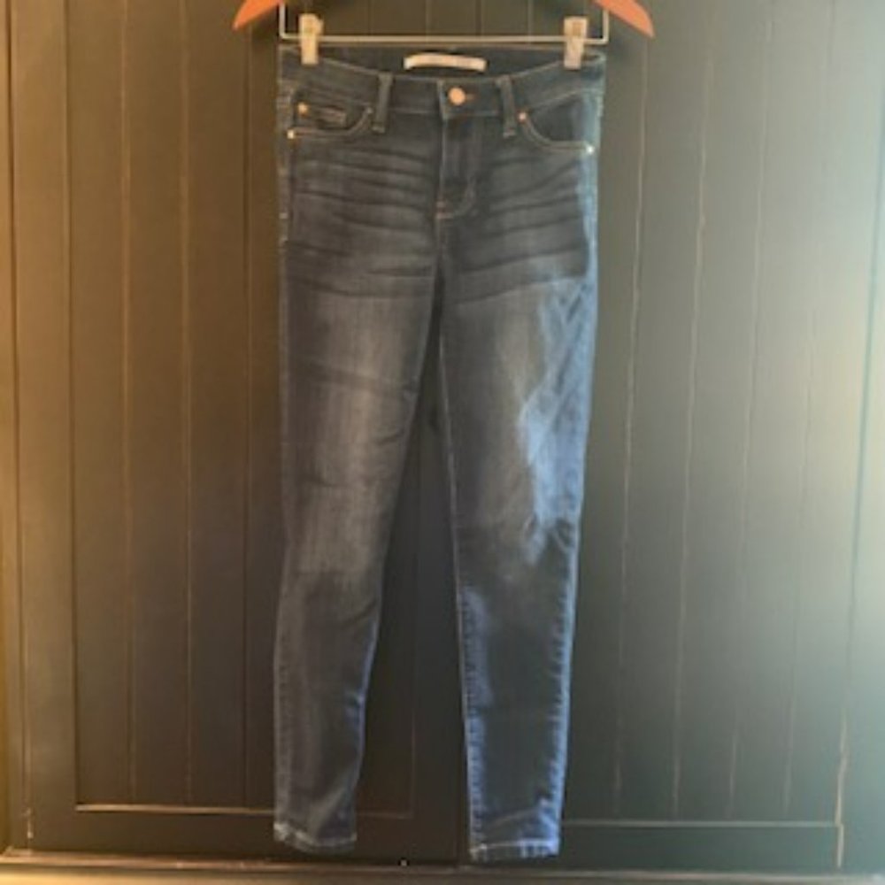 Mid rise ankle skinny jeans